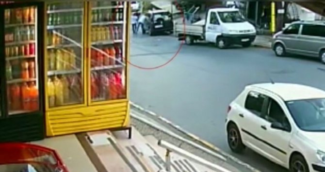 Otomobilden Çaldıkları Telefonu Satarken Suçüstü Yakalandılar