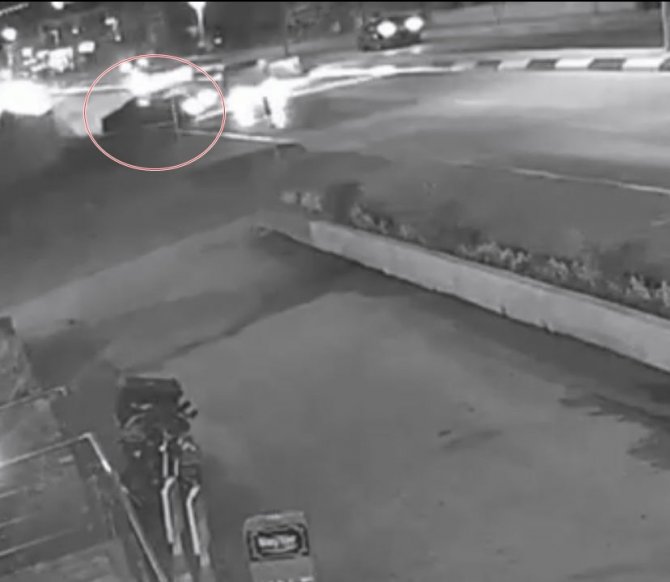 Kazaya Karıştı, Hiçbir Şey Olmamış Gibi Yoluna Devam Etti