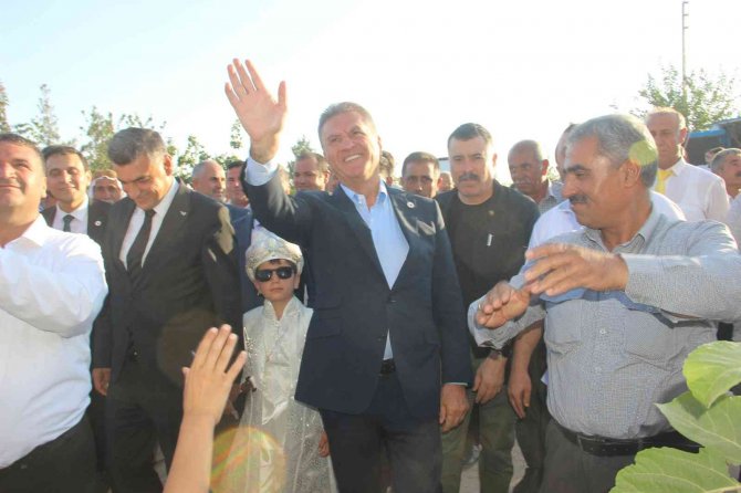 Halay Çeken Tdp Genel Başkanı Mustafa Sarıgül Para Yağmuruna Tutuldu