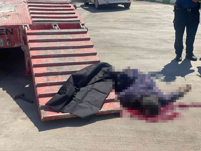 Tırın Yükleme Rampasının Altında Kalan İşçi Öldü