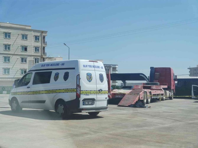 Tırın Yükleme Rampasının Altında Kalan İşçi Öldü