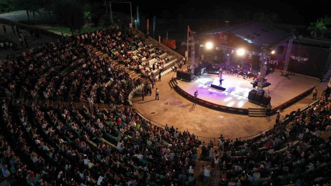 Darıca Sahili Eser Eyüboğlu İle Şenlendi