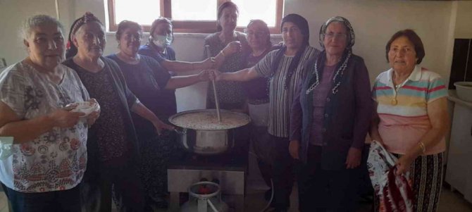 Gemerek’te Aşure Ve Kurban Lokması Dağıtıldı