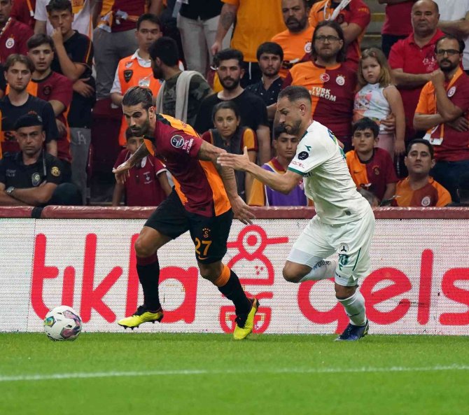 Spor Toto Süper Lig: Galatasaray: 0 - Giresunspor: 0 (İ̇lk Yarı)