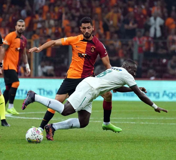 Spor Toto Süper Lig: Galatasaray: 0 - Giresunspor: 0 (İ̇lk Yarı)