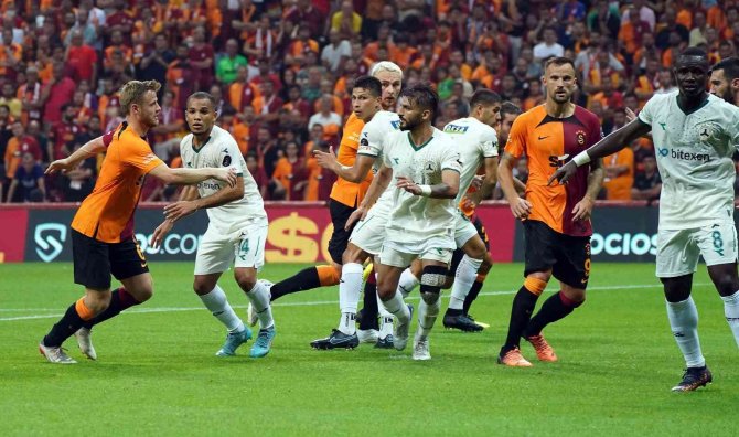 Spor Toto Süper Lig: Galatasaray: 0 - Giresunspor: 0 (İ̇lk Yarı)
