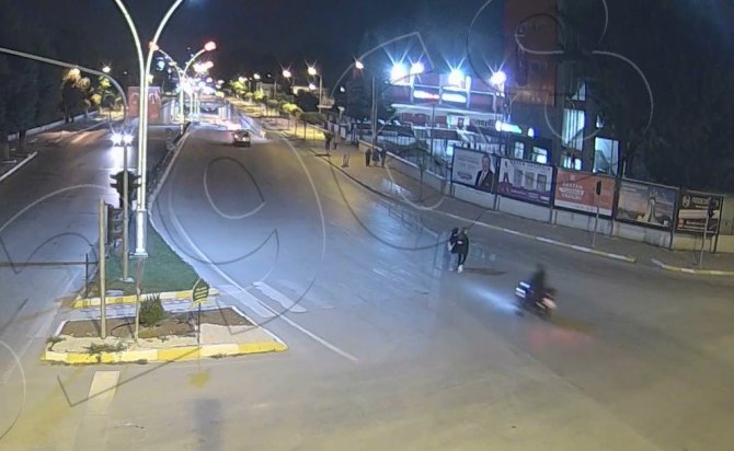 Yayaların Arasına Daldı, O Anlar Güvenlik Kameralarına Yansıdı