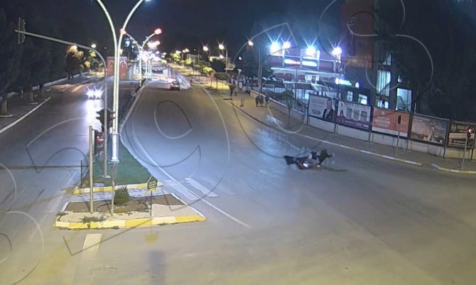 Yayaların Arasına Daldı, O Anlar Güvenlik Kameralarına Yansıdı