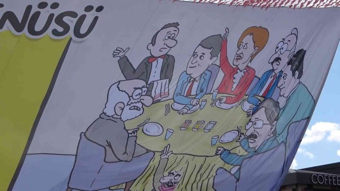 Cumhurbaşkanı Erdoğan’ın Katıldığı Toplu Açılış Töreninde ’Altılı Masa’ya Pankartlı Gönderme