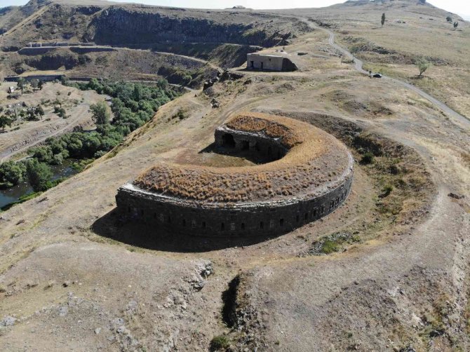 Kars’ta Bir Tarih Gözler Önünde Yok Oluyor