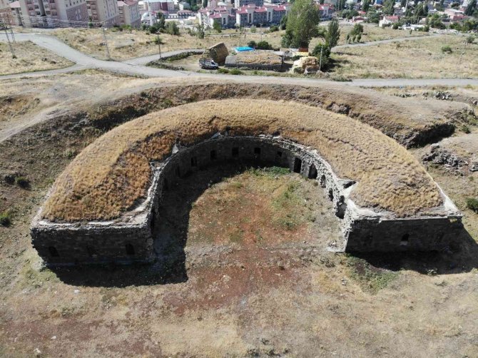 Kars’ta Bir Tarih Gözler Önünde Yok Oluyor