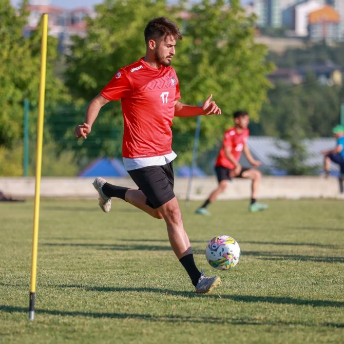 Uşakspor, Yeni Sezon Hazırlıklarını Sürüyor