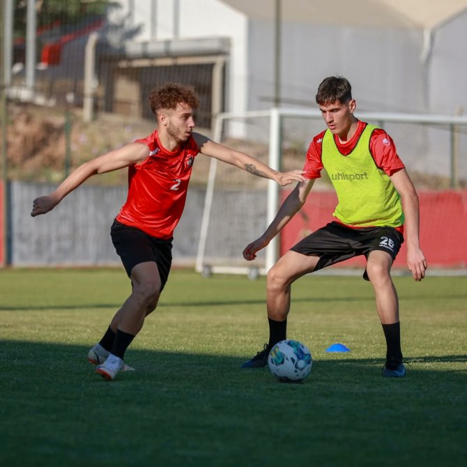 Uşakspor, Yeni Sezon Hazırlıklarını Sürüyor