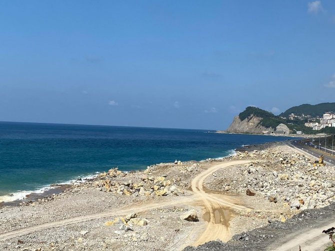 Kilimli Sahil Yolu’na 700 Bin Tonluk Taş Dolgu