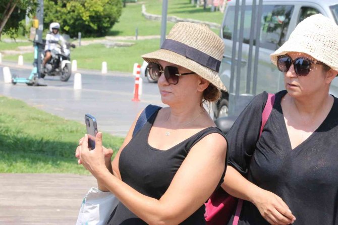 İ̇ki Gündür Kayıp Olan Gencin Cesedi Falezlerde Bulundu, Meraklı Vatandaşların İnadı Pes Dedirtti
