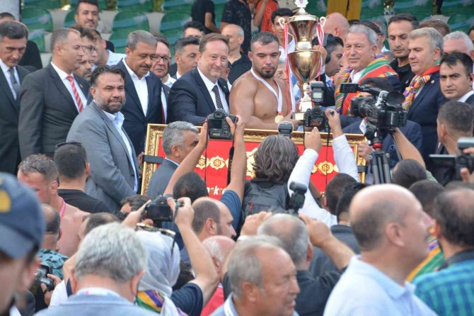 Kurtdere Güreşlerinde Başpehlivan Yusuf Can Zeybek Oldu