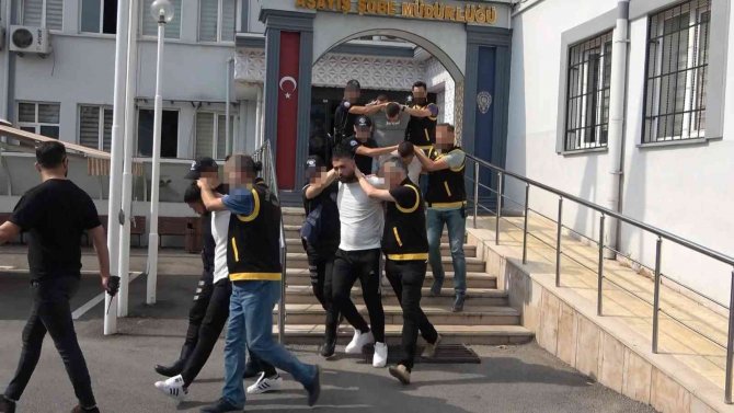 Bursa’da Cinayet İşleyip İ̇zmir’e Kaçan Şüphelilerden 3’ü Yakalandı