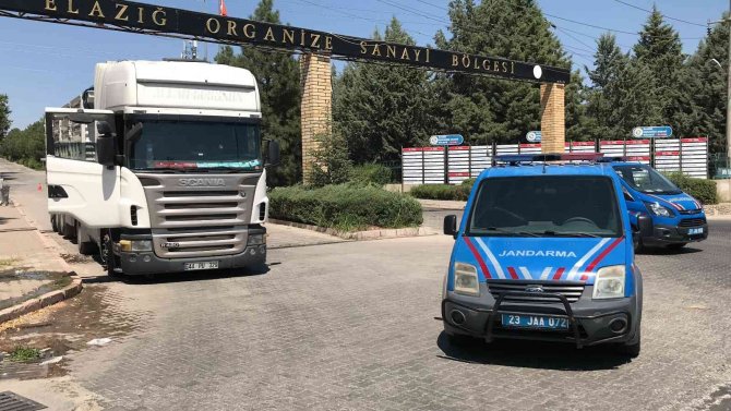 Tır Şoförü Direksiyon Başında Ölü Bulundu