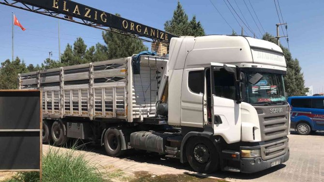 Tır Şoförü Direksiyon Başında Ölü Bulundu