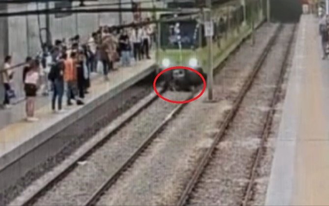 Metronun Önüne Atlayan Şahıs Yürekleri Ağza Getirdi