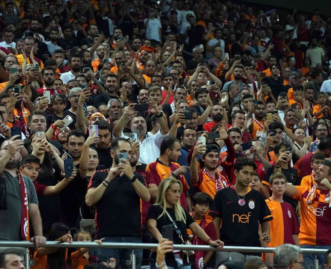 Galatasaray - Giresunspor Maçını 45 Bin 484 Taraftar İzledi