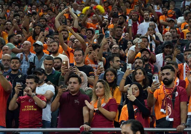 Galatasaray - Giresunspor Maçını 45 Bin 484 Taraftar İzledi