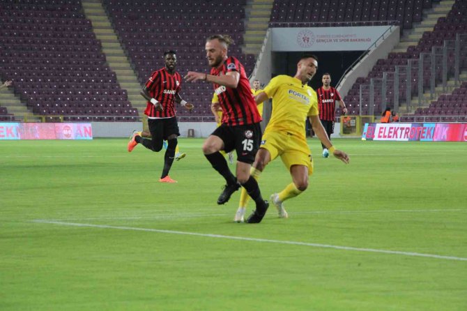 Spor Toto Süper Lig: Gaziantep Fk: 0 - Mke Ankaragücü: 0 (İ̇lk Yarı)