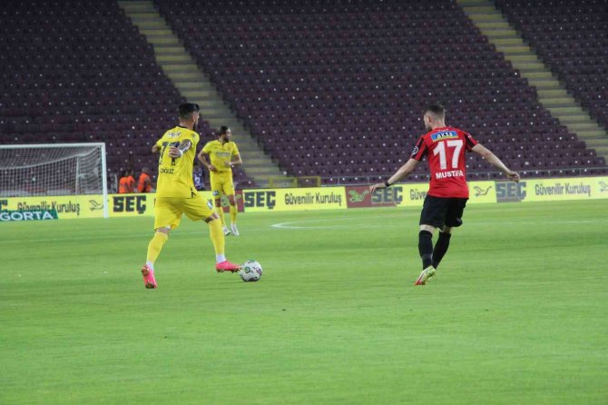 Spor Toto Süper Lig: Gaziantep Fk: 0 - Mke Ankaragücü: 0 (İ̇lk Yarı)