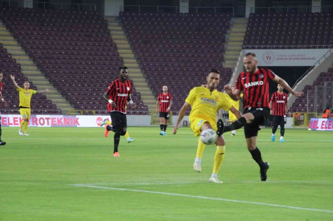 Spor Toto Süper Lig: Gaziantep Fk: 0 - Mke Ankaragücü: 0 (İ̇lk Yarı)