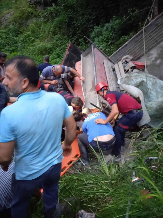 Trabzon’da Trafik Kazası: 5 Yaralı