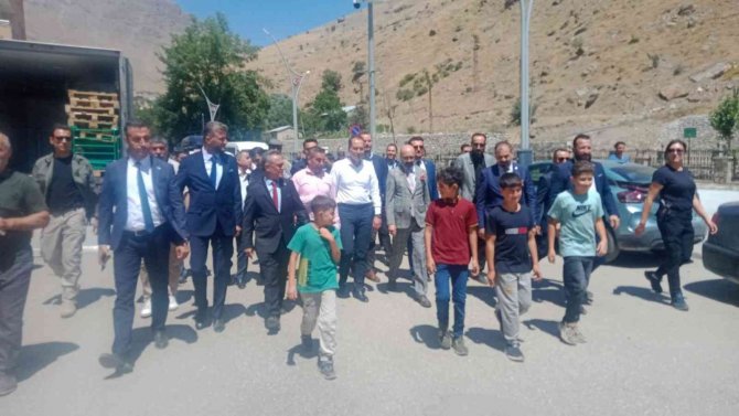 Yeniden Refah Partisi Genel Başkanı Erbakan Bahçesaray’da Vatandaşlarla Buluştu