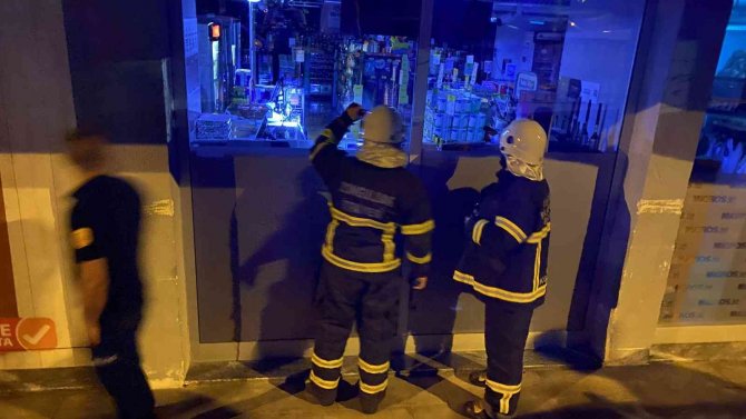 Zincir Marketin Değiştirilen Kabloları Yangın Alarmı Verdi, Gerçek Kapıyı Açınca Ortaya Çıktı