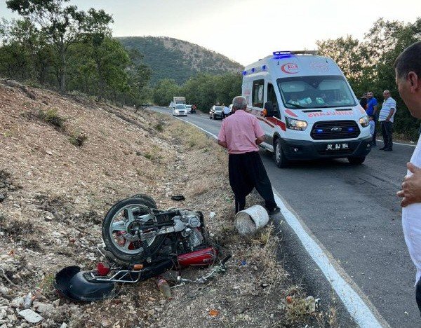 Gelin Aracının Çarptığı Motosiklet Sürücüsü Ağır Yaralandı