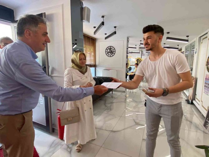 Ak Parti Vatandaşlara Aşure Dağıttı