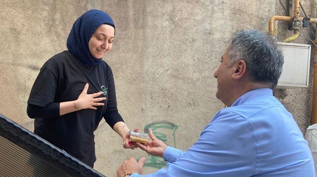 Ak Parti Vatandaşlara Aşure Dağıttı