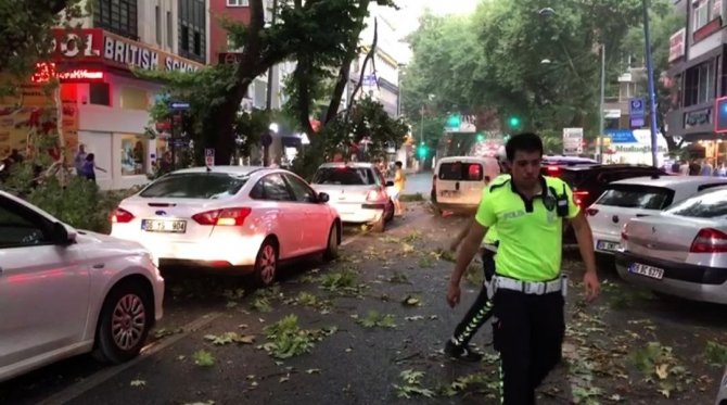 Ankara’da Sağanak Ve Fırtına Etkili Olmaya Devam Ediyor