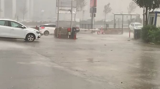 Ankara’da Sağanak Ve Fırtına Hayatı Olumsuz Etkiledi
