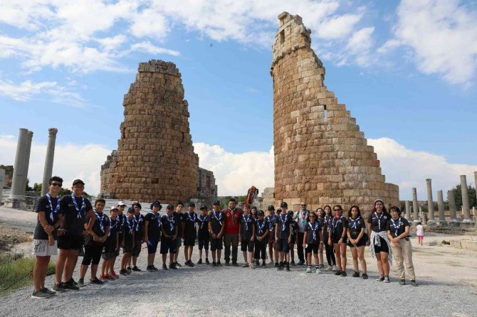 Büyükşehirin İzcileri Perge Antik Kenti’nde
