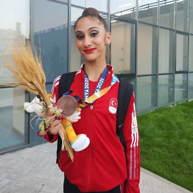 Antalyasporlu Cimnastikçiler Sahneye Çıktı