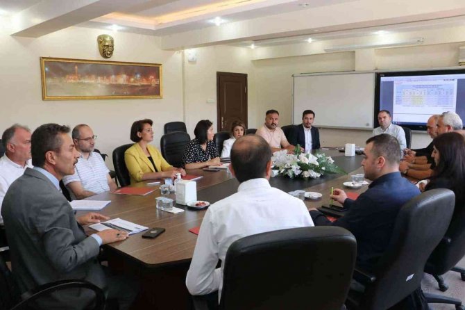 Aslan: “Yardımcı Kaynaklar Öğrencilerin Masasında Hazır Olacak”