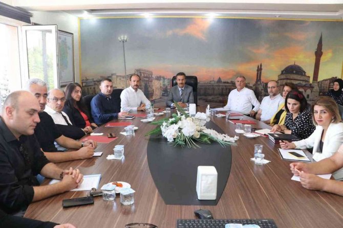 Aslan: “Yardımcı Kaynaklar Öğrencilerin Masasında Hazır Olacak”