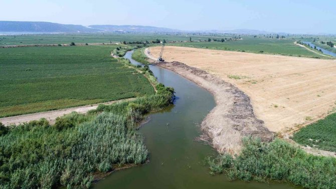 Azmak Yatağında Çalışmalar Devam Ediyor