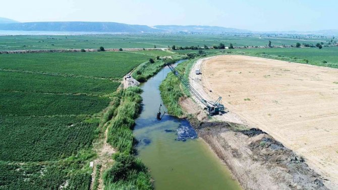 Azmak Yatağında Çalışmalar Devam Ediyor