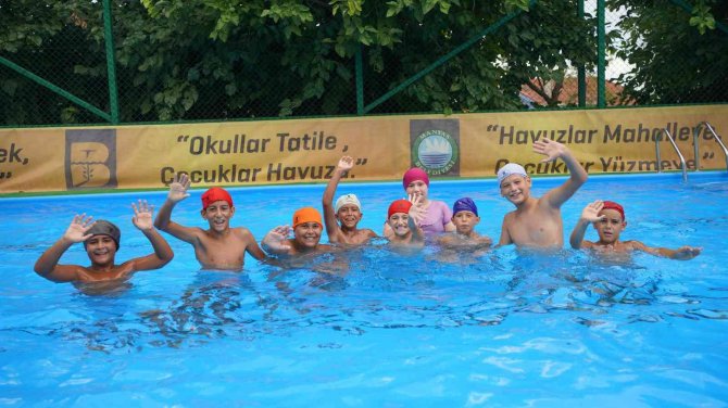 Balıkesir’de 100 Binden Fazla Çocuk Yüzme Öğrendi