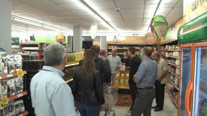 Balıkesir’de Tarım Kredi Kooperatif Marketlerine Vatandaşlardan Yoğun İlgi