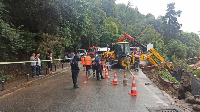 Beykoz’da İstinat Duvarı Çöktü: Göçük Altında Kalan 1 Kişi Kurtarıldı