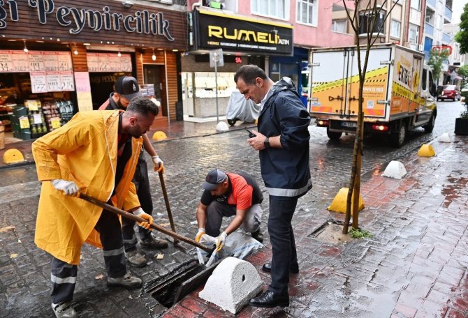 Beyoğlu’nda Yağmurla Mücadele İçin 300 Kişilik Ekip Sahaya İndi