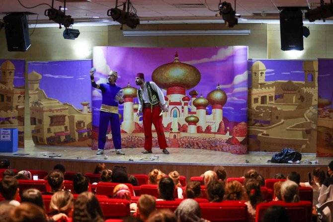 Bucalı Çocuklar Yaz Tiyatrosunu Sevdi