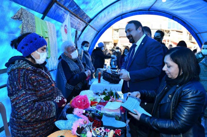 Çiğli’nin Emektar Kadınlarından Üniversite Öğrencilerine Burs Desteği