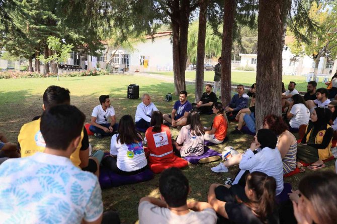 Başkan Zolan Ok Atışında Hünerlerini Sergiledi